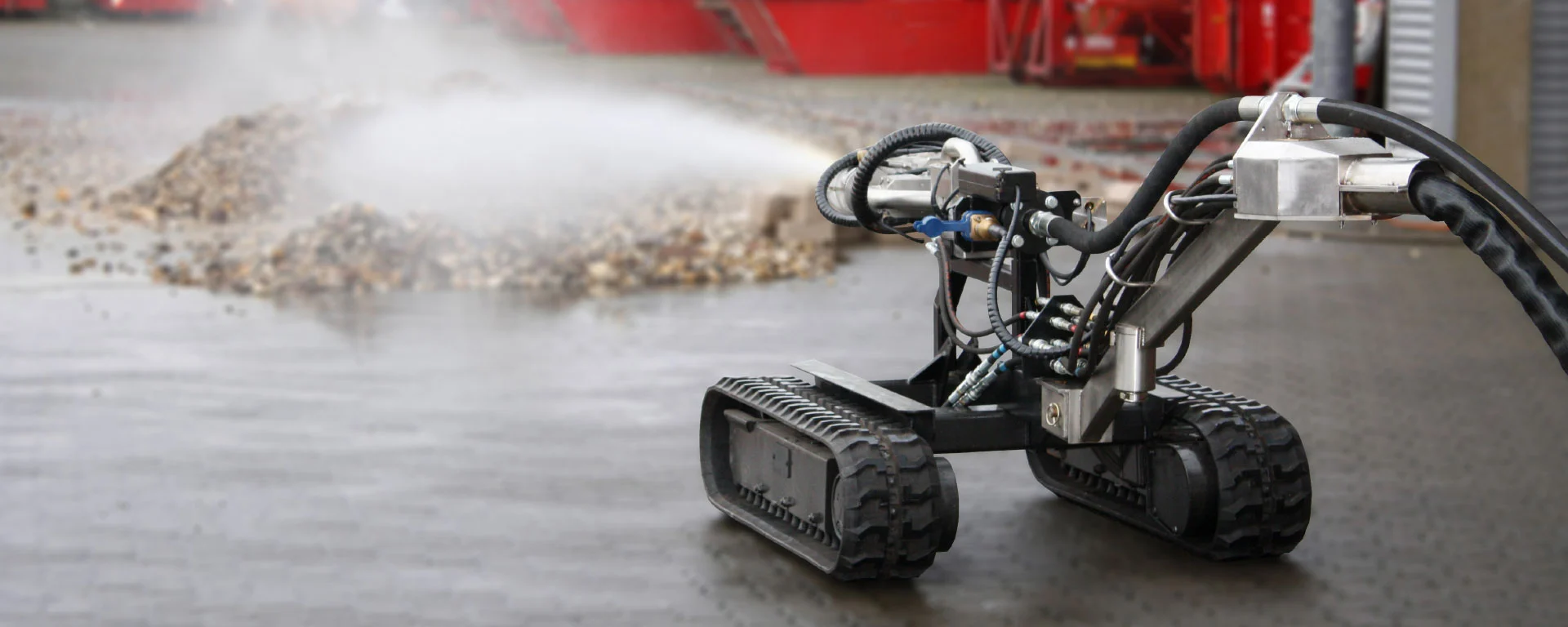 Unser Reinigungsroboter bei der Arbeit mit Wasserhochdruck